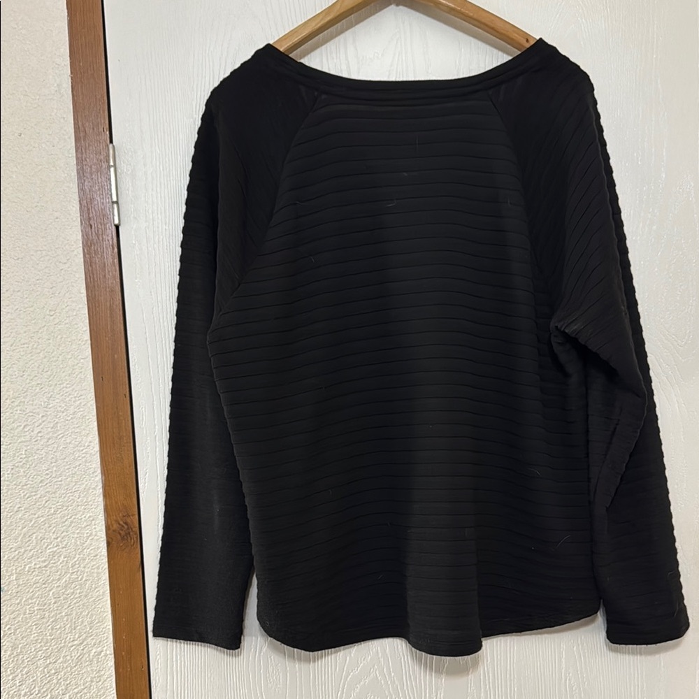 St. John’s Bay Black Long Sleeve Ribbed Women's Top - Picture 2 of 4